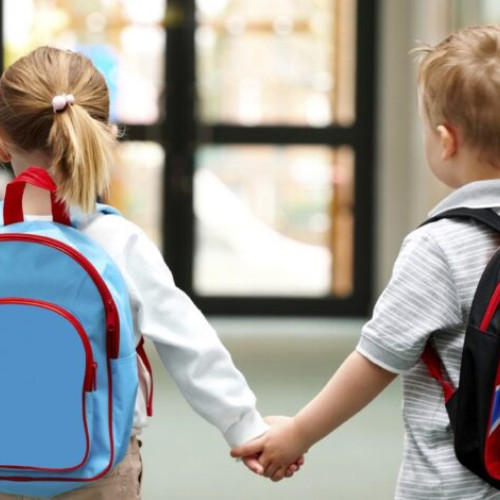 Ghiozdane complete pentru elevii din Buzău la început de an școlar