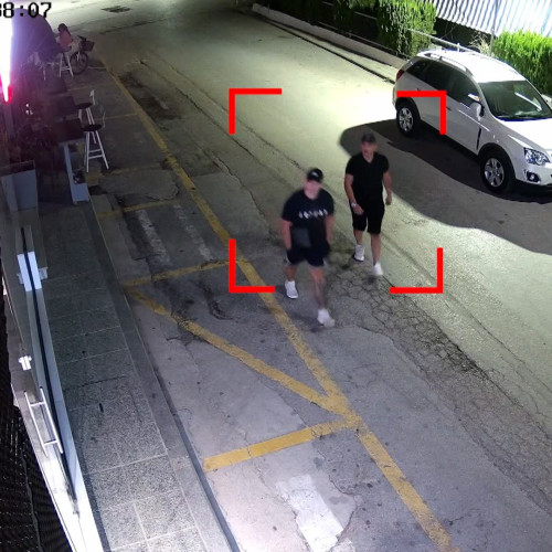 Vacanță de coșmar pentru o familie de români în Grecia: jaful lasă în urmă un SUV