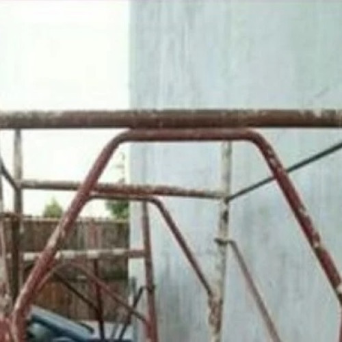 Bărbat căzut de pe schelă în Bârgău, transportat la spital