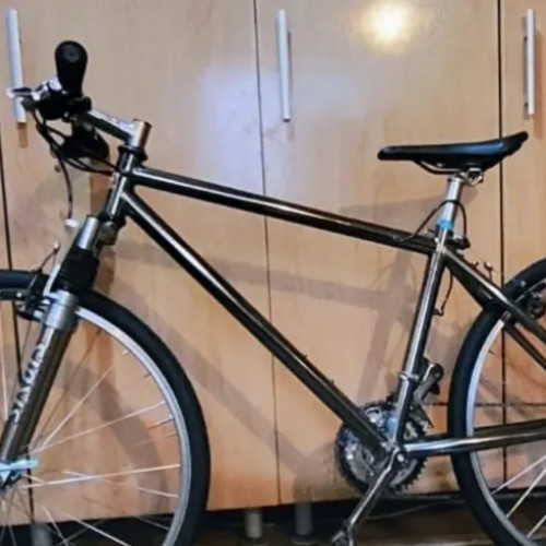 Clujean rămâne fără bicicleta de pe balcon după un furt prin geam deschis