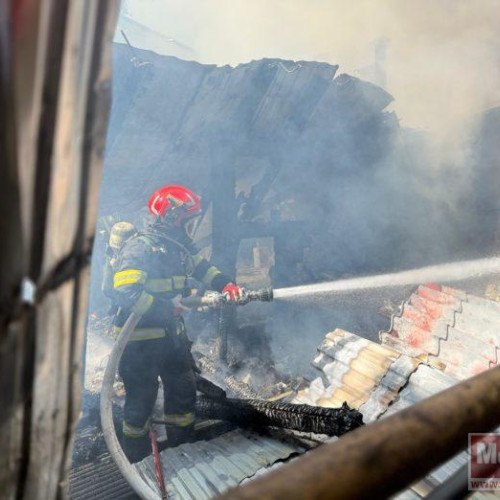 Incendiu într-o gospodărie din Manolești Deal, controlat de pompieri