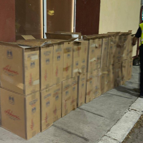 Peste 720.000 de țigarete de contrabandă, ascunse în două autocamioane moldovenești