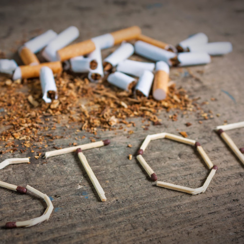 Alimentele care te ajută să te lași de fumat: de la lapte și legume, până la ginseng și plante medicinale