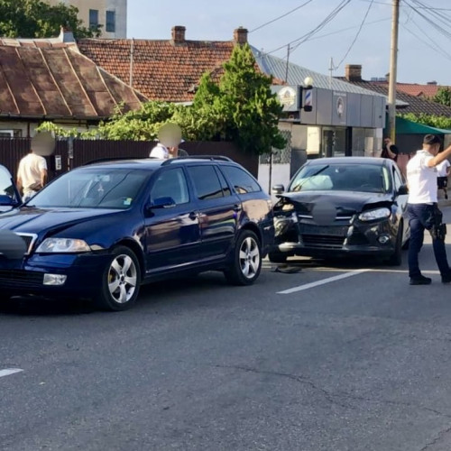 Accident rutier între două autoturisme în zona Găvana, cu intervenție a pompierilor și SAJ