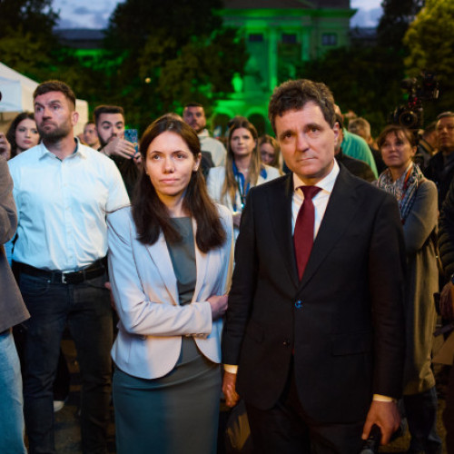 Nicuşor Dan rămâne în aceeaşi locuinţă; pază stabilizată înainte de începutul anului şcolar