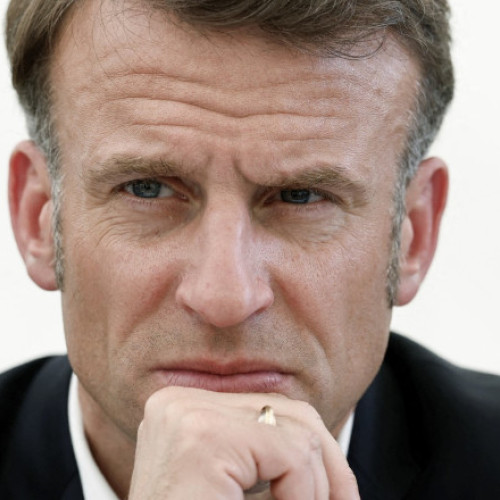 Franța în criză politică: sondaje arată reținere față de Macron și perspective de alegeri anticipate