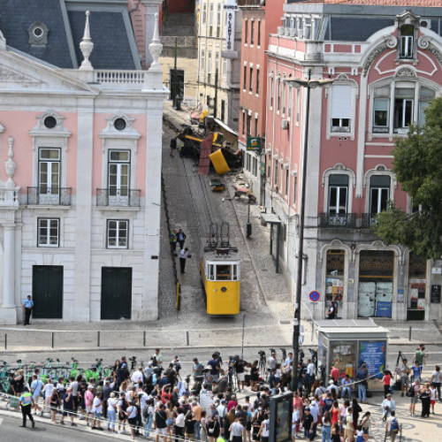 Accident la funicularul Glória din Lisabona, 16 morți; un copil german de trei ani supraviețuitor