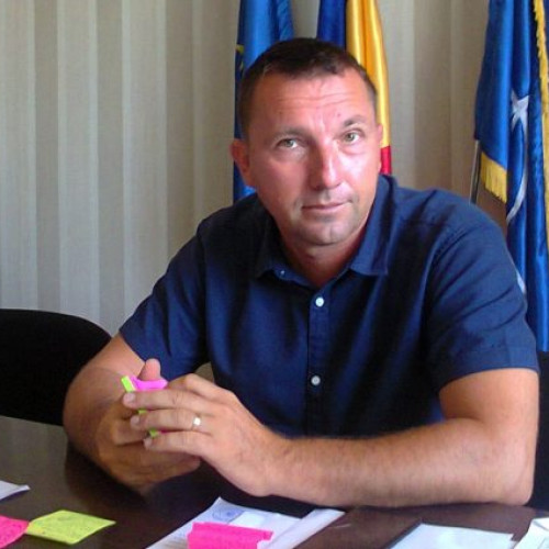 Aproximativ 20 de angajați ar putea fi disponibilizați la Primăria Târgu-Cărbunești în cazul reducerii posturilor