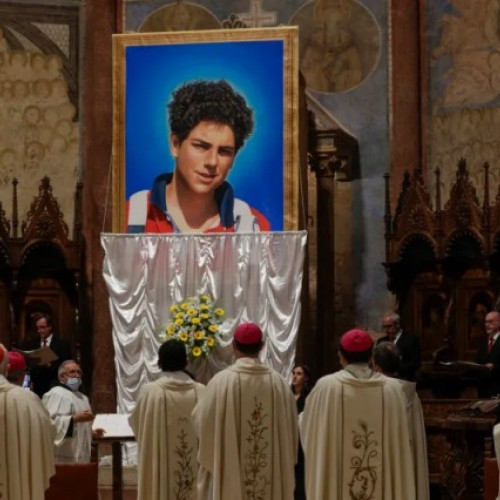Carlo Acutis devine primul sfânt din generația milenialilor, la Vatican