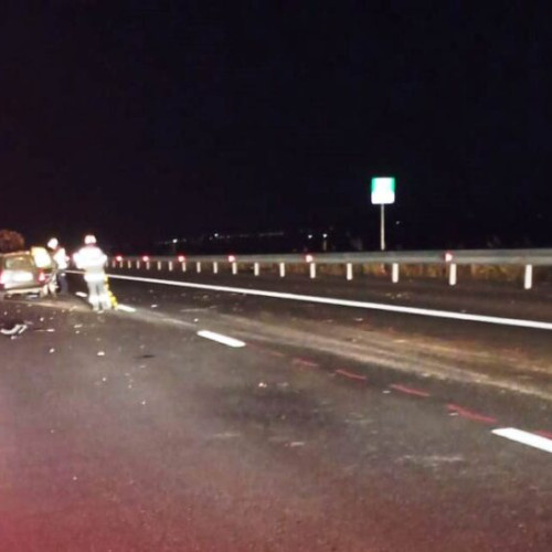 Accident pe A7 între Focșani și Râmnicu Sărat, între un autoturism și un camion cu lemne