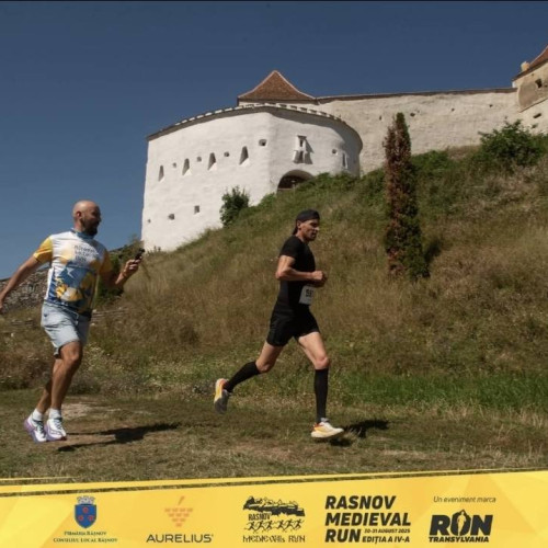 Râșnov Medieval Run 2025: un jandarm montan câștigă la open