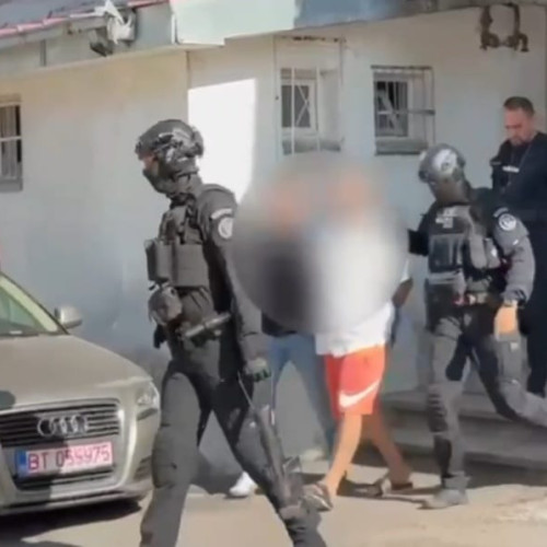 Doi proxeneți din Botoșani, trimiși după gratii