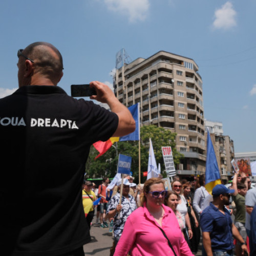 Membru al Noua Dreaptă condamnat la un an de închisoare cu suspendare pentru lipire de stickere cu simboluri legionare pe ușile unei sinagogi din București