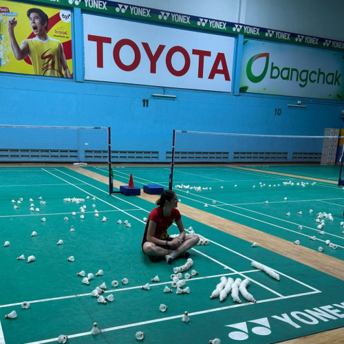 Lupte pe plajă, badminton în Thailanda și box în evoluție