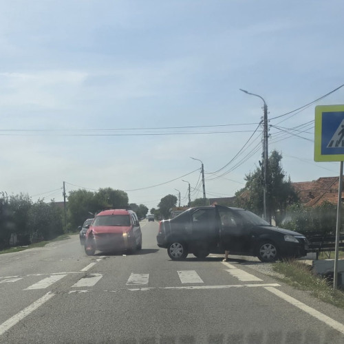Accident rutier în Bălești, în apropiere de Târgu Jiu, implicând două autoturisme