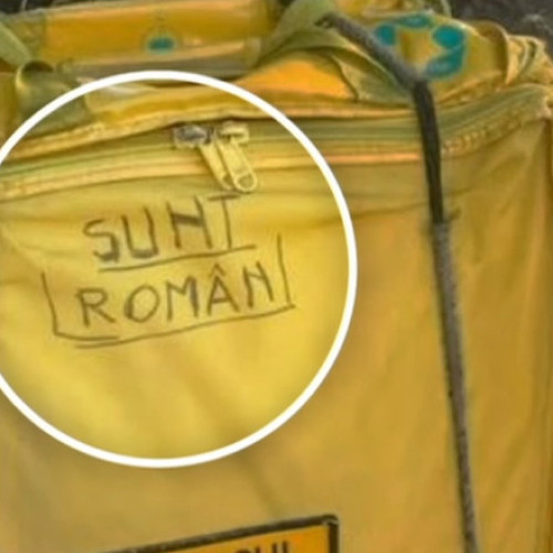 Livratorii români din Capitală își marchează ghiozdanele în fața atacurilor rasiste