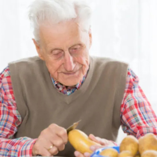 Tot mai mulți români își sacrifică alimentația de bază din cauza costurilor crescute