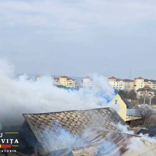 Un incendiu adevărat a avut loc în Târgoviște - Acoperișul unei pensiuni s-a transformat în flăcări!