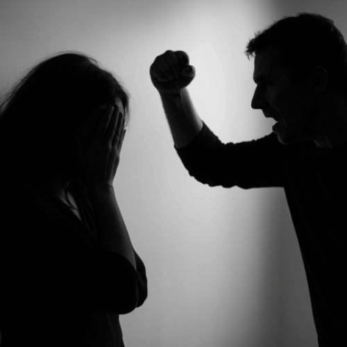 Un bărbat de 44 de ani, plasat în arest pentru violență domestică în județul Botoșani