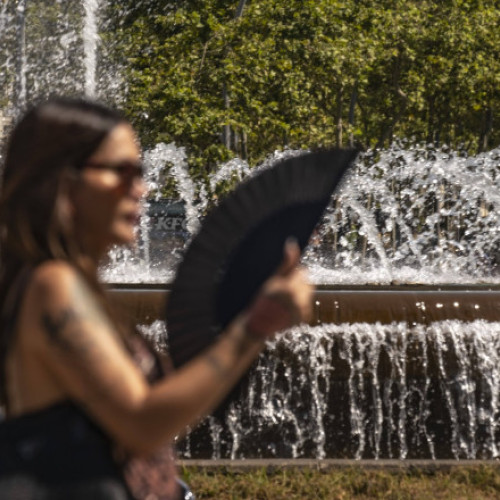 Primul weekend de toamnă aduce temperaturi de vară în România, cu ploi izolate