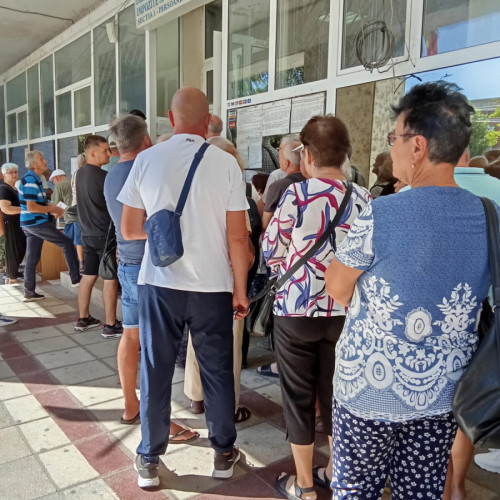 Coada la ghișeele din Galați: digitalizare și tradiție