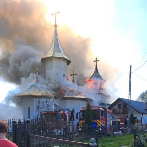 Incendiu într-o biserică din Botus, Fundu Moldovei, județul Suceava, anunțat de ISU Suceava