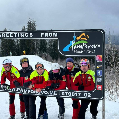 Schimb de experiență între salvamontiști dâmbovițeni și bulgari în zona montană Pamporovo