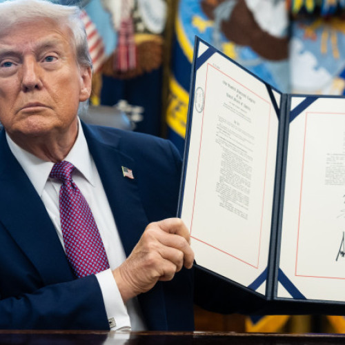 Trump semnează ordinul de redenumire a Pentagonului în Departamentul de Război