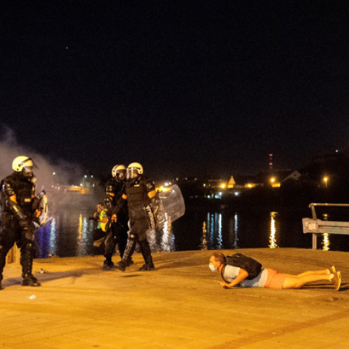 Proteste la Novi Sad: Poliția folosește gaze lacrimogene în campusul unei universități