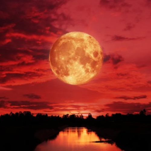 Eclipsă totală de lună vizibilă în România în noaptea de 7 spre 8 septembrie