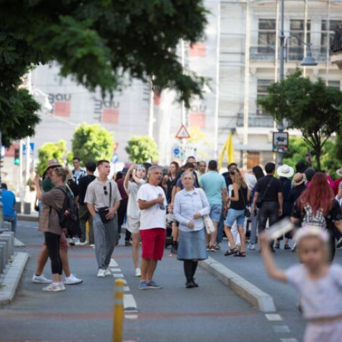 Străzi Deschise – București, Promenadă urbană: parade, spectacole și ateliere în acest weekend