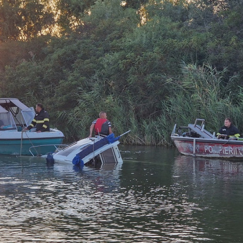 Salvare în Delta Dunării: intervenția promptă a pompierilor și a localnicilor a evitat scufundarea