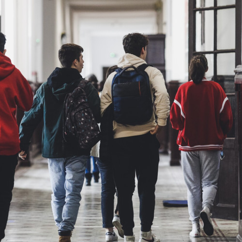 Elevă de 9 ani a obținut bacalaureatul în Franța, cea mai tânără persoană cu această diplomă