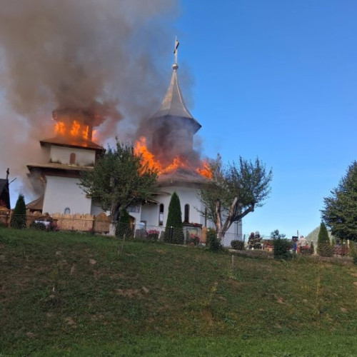 Incendiu violent la o biserică din Suceava
