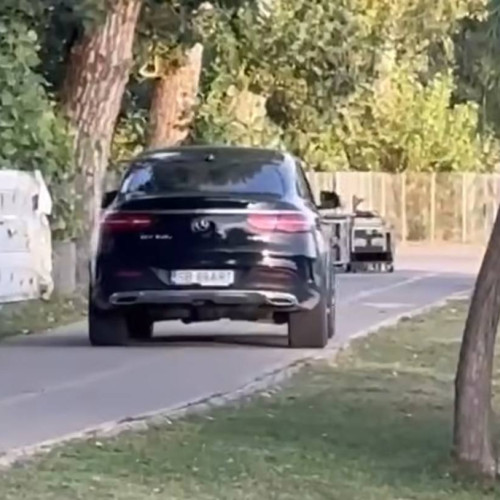 Poliție reacționează după imaginea unui autoturism pe aleea Parcului Chindiei