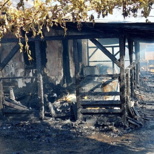 Incendiu la două locuințe din Adjud, în curs de lichidare