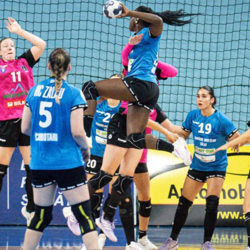 Corona se impune cu scorul de 24-23 într-un meci modest