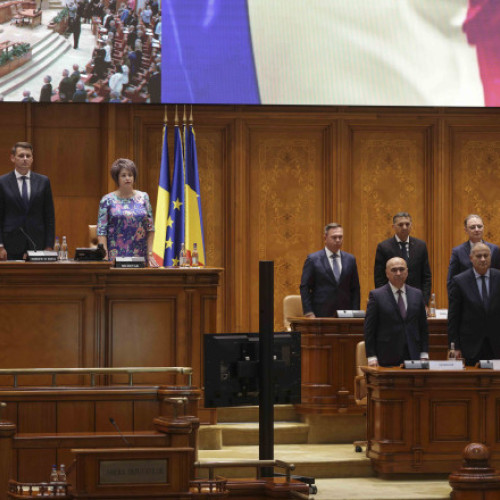 Parlamentul dezbate patru moțiuni de cenzură împotriva guvernului Ilie Bolojan