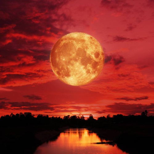 Eclipsă totală de lună vizibilă în România, un fenomen spectaculos