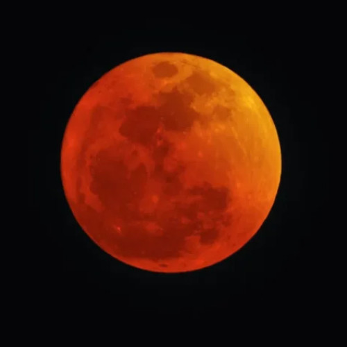 Eclipsă totală de Lună vizibilă în România, eveniment astronomic rar