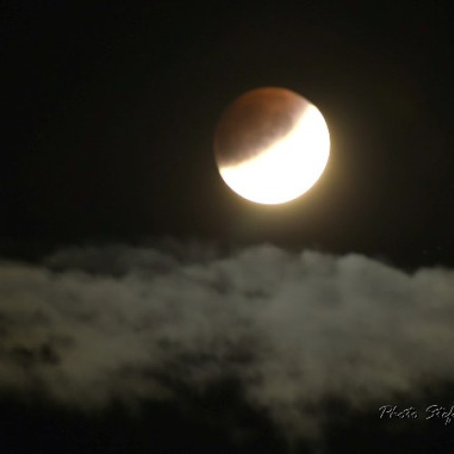 Eclipsă totală de Lună, vizibilă în întreaga țară, promite un spectacol ceresc