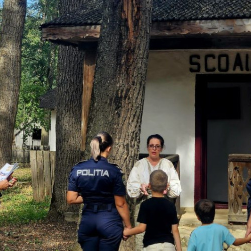 Activități de siguranță pentru elevi înainte de începerea anului școlar, organizate de poliția din Vrancea