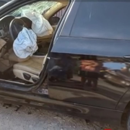 Accident rutier: trei persoane transportate la spital după impact cu o mașină parcată, iar unul în stop cardio-respirator