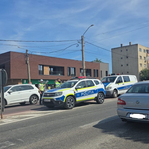 Tânără lovită de autoturism în timp ce traversa regulamentar