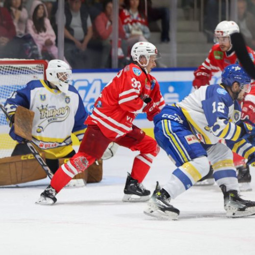 Corona Brașov bate Red Hawks București în debutul sezonului