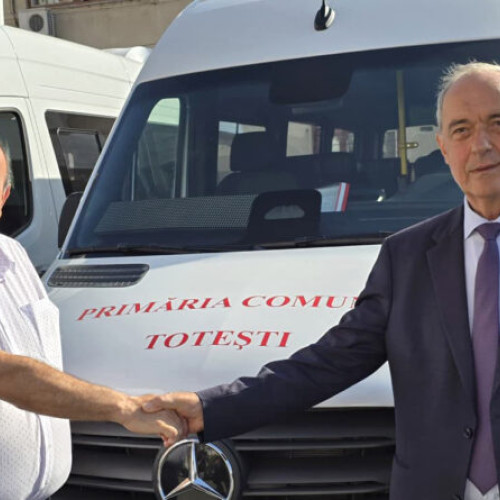 Hunedoara primește primele 14 microbuze electrice pentru elevi