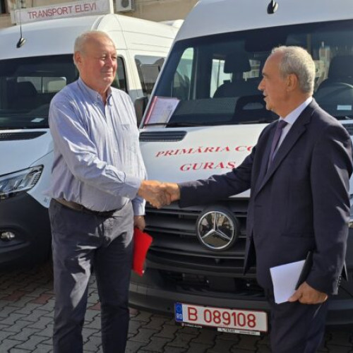 Copiii din Gurasada vor beneficia de microbuz electric nou pentru școală