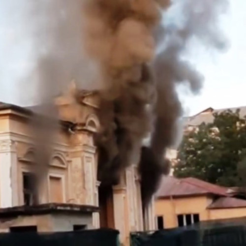 Casa Macridescu, fostul Palat al Copiilor, a luat foc în această după-amiază