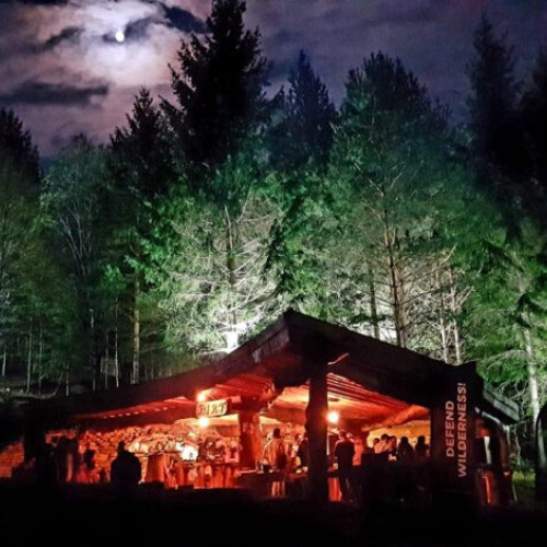 Vadoo Fest își păstrează intimitatea naturii și arta contemporană la Vadu Oii