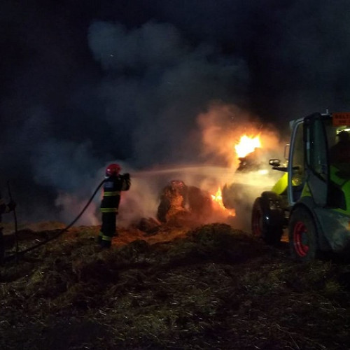 Incendiu la Ghirișa: Inspectoratul pentru Situații de Urgență SOMEȘ a intervenit pentru stingerea unui foc de paie între localitățile Ghirișa și Giungi